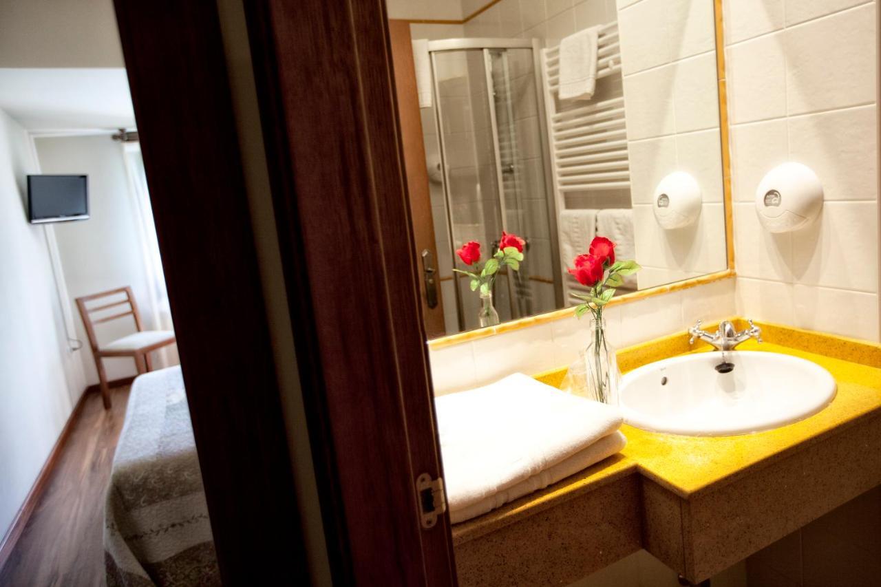 Hotel Covadonga Cangas de Onis Exterior photo