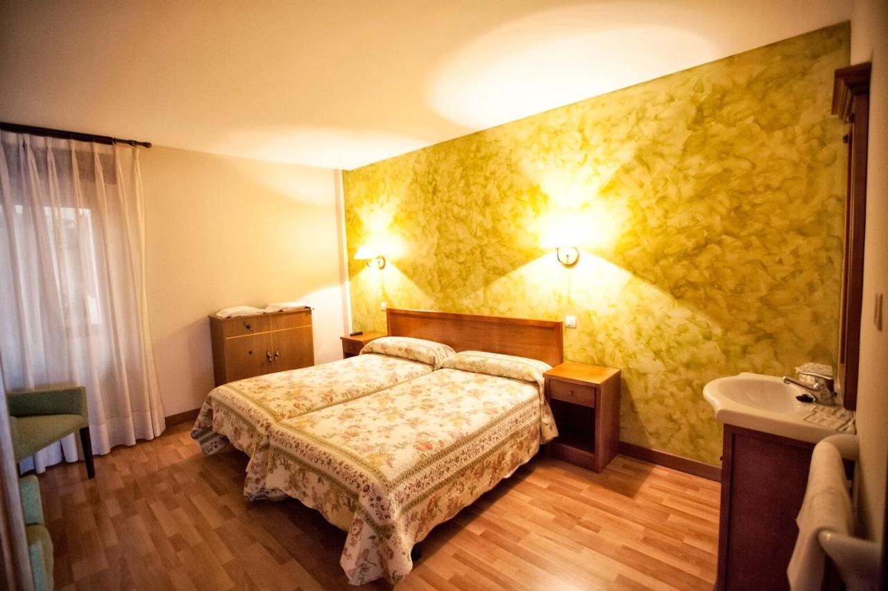 Hotel Covadonga Cangas de Onis Exterior photo