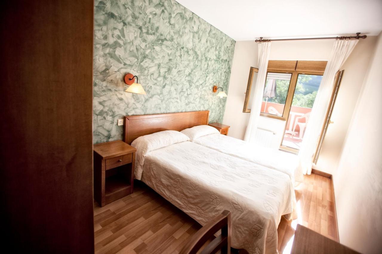 Hotel Covadonga Cangas de Onis Exterior photo